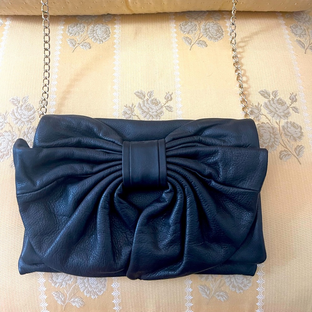 RED VALENTINO black bow bag with gold chain great condition ! 👛